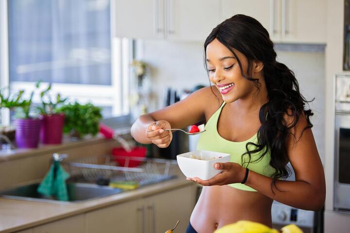 femme qui mange